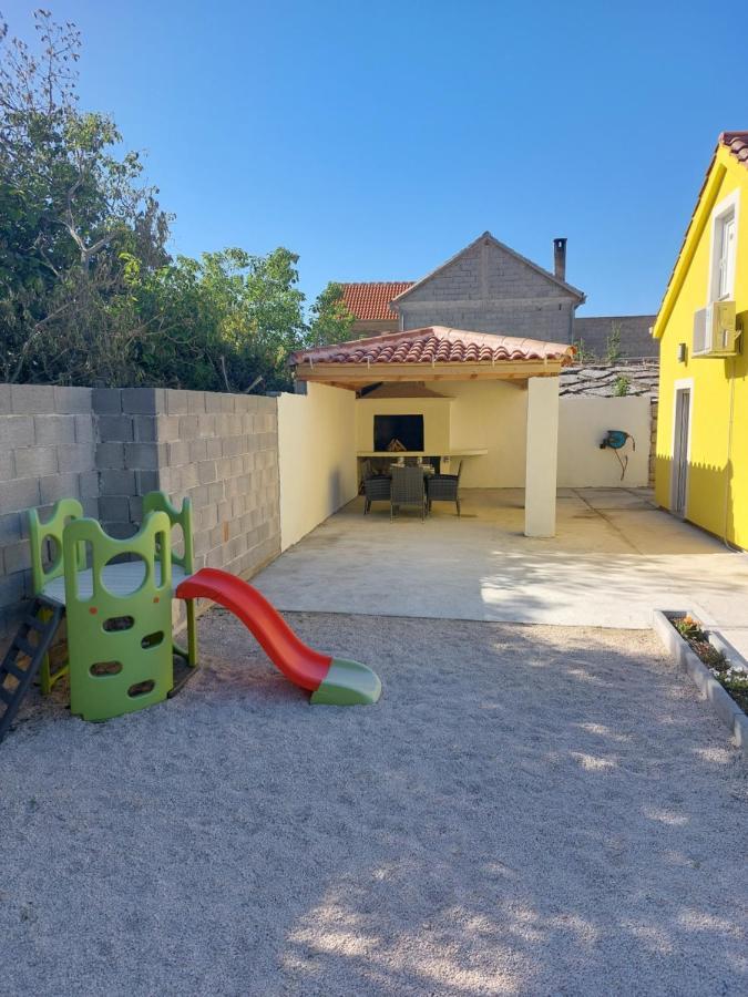 Ferienhaus Karlo Pridraga Exterior photo